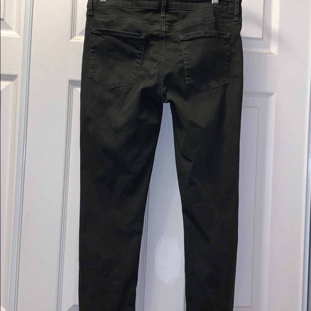 Skinny jeans stretch fits